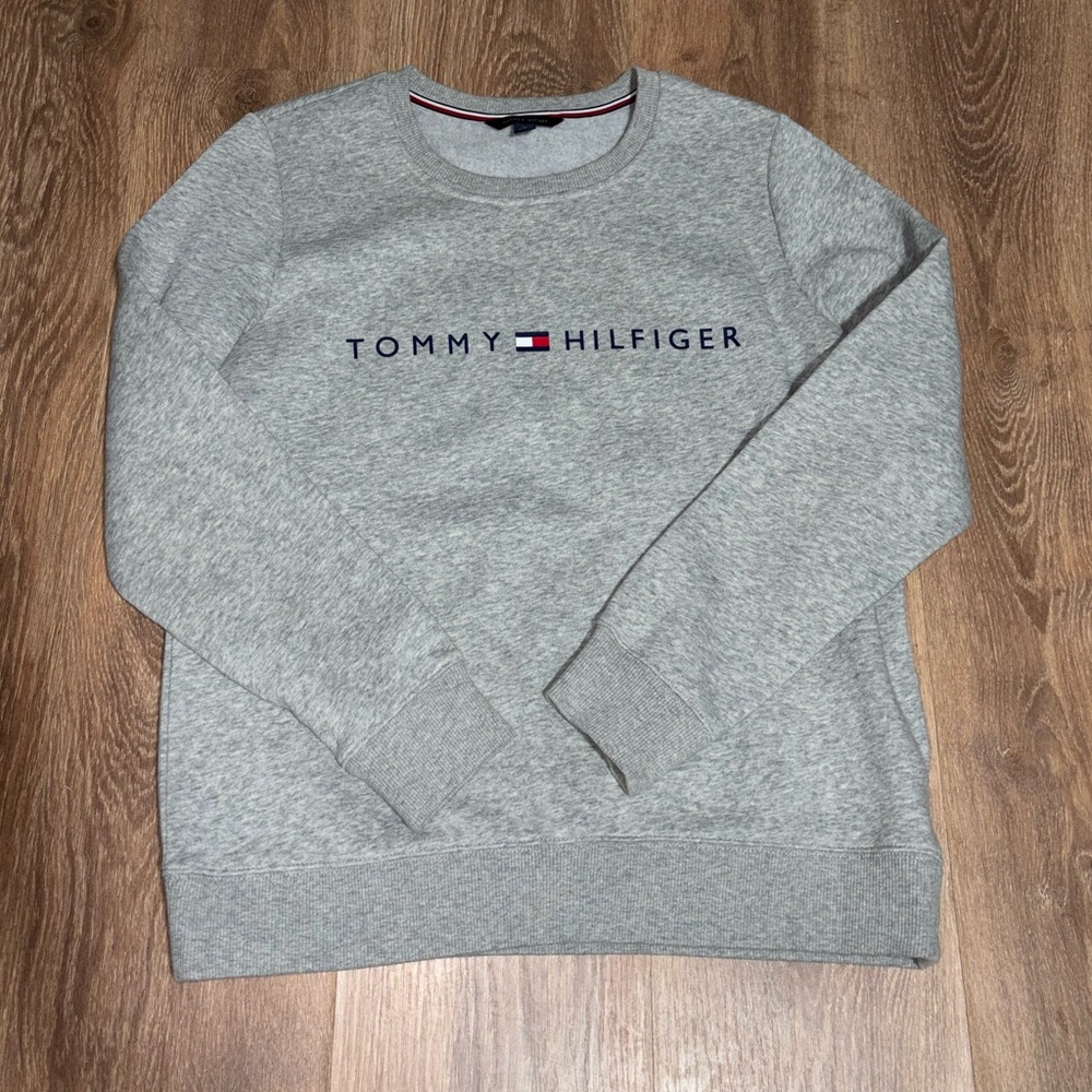 Women’s Tommy Hilfiger Medium Gray Sweater